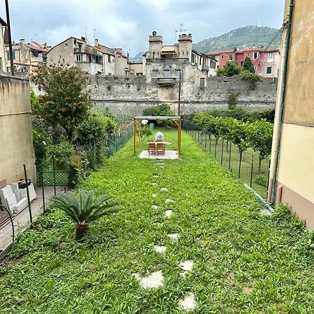 Borgo Fiorito - Bilocale Con Giardino Privato A Due Passi Da Finalborgo *
